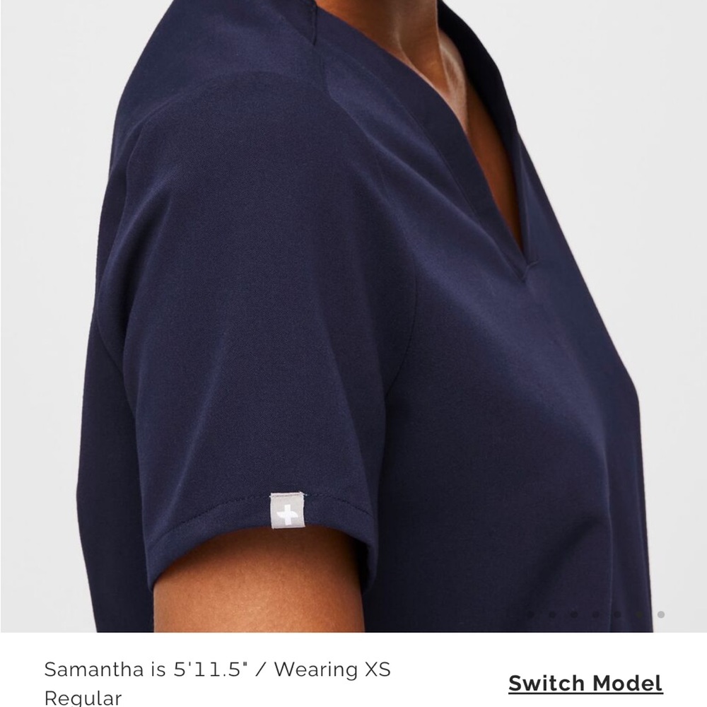 FIGS Casma Three-Pocket Scrub Technical Collection Top Black - Picture 6 of 12